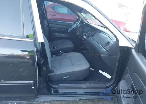 2010 Ford Crown Victoria Police Interceptor z USA, uszkodzony, nr VIN 2FABP7BV3AX121961